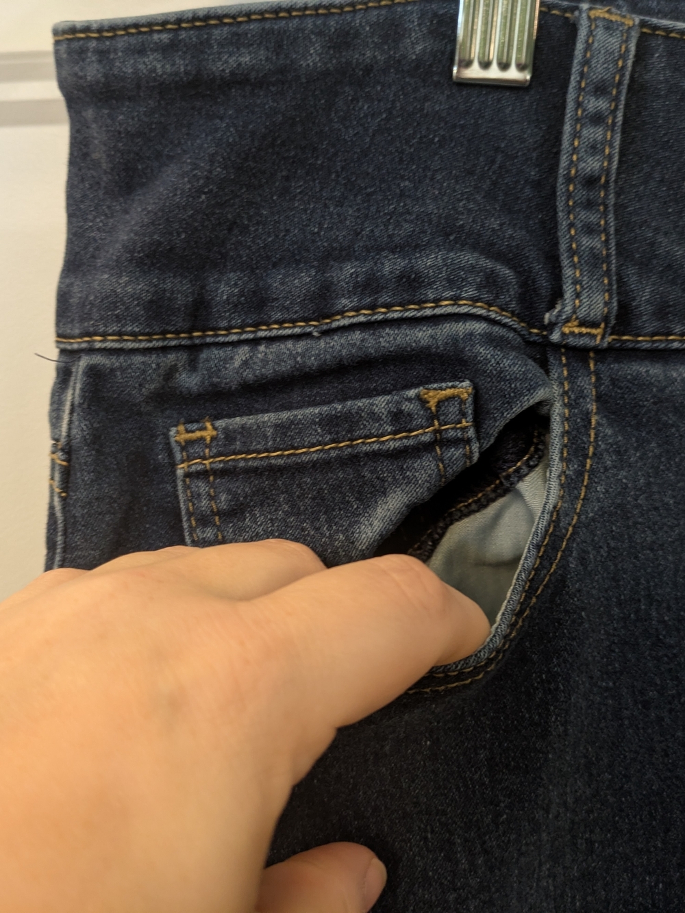 🔴 Rampage Women’s Skinny Jeans with Triple Button Waist - Picture 2 of 10